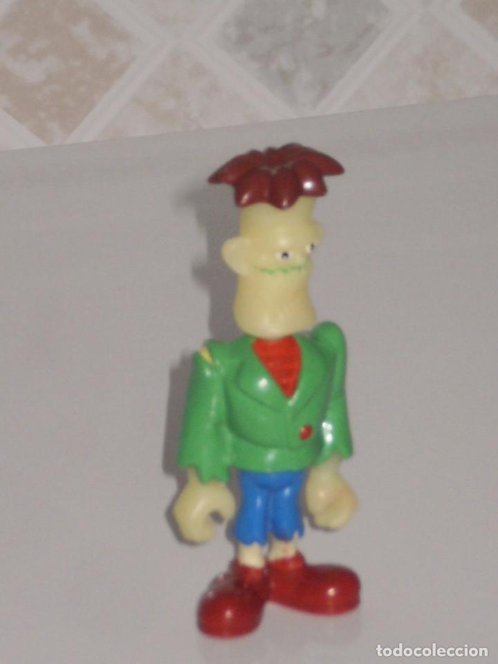 Rubber and PVC Figures: MONSTRUO QUE BRILLA EN LA OSCURIDAD ,DE SORPRESAS DE HUEVO KINDER . 7 CMS
