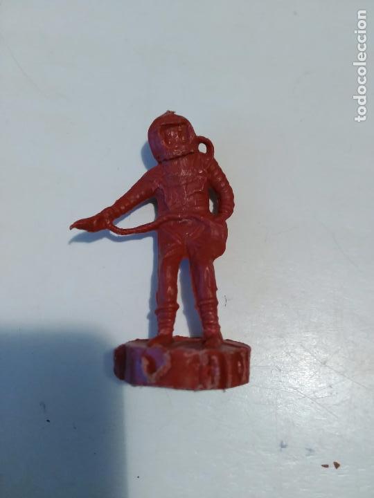 Figure di Gomma e PVC: FIGURA ASTRONAUTO BOMBERO????