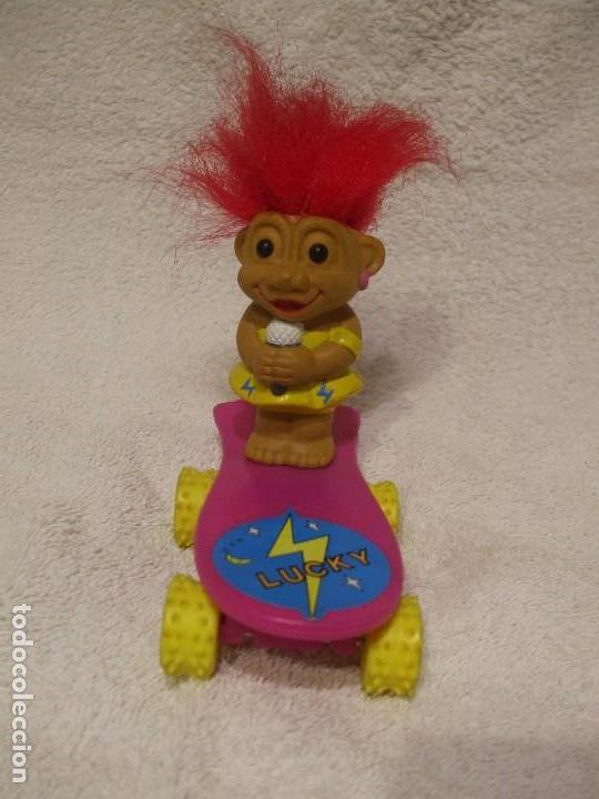 Figuras de goma y PVC: Trol en monopatin - Foto 1