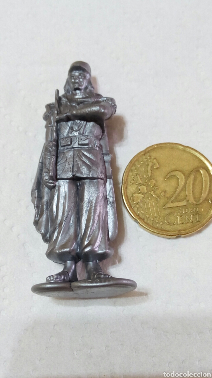 Figuras de Goma y PVC: Soldados del Mundo Phoskitos. figura de legionario frances en pl&aacute;stico pvc color plata. A&ntilde;os 80