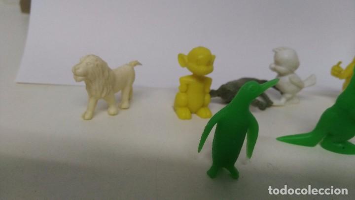 Figuras de goma y PVC: antiguo lote de figuras dunkin - Foto 3