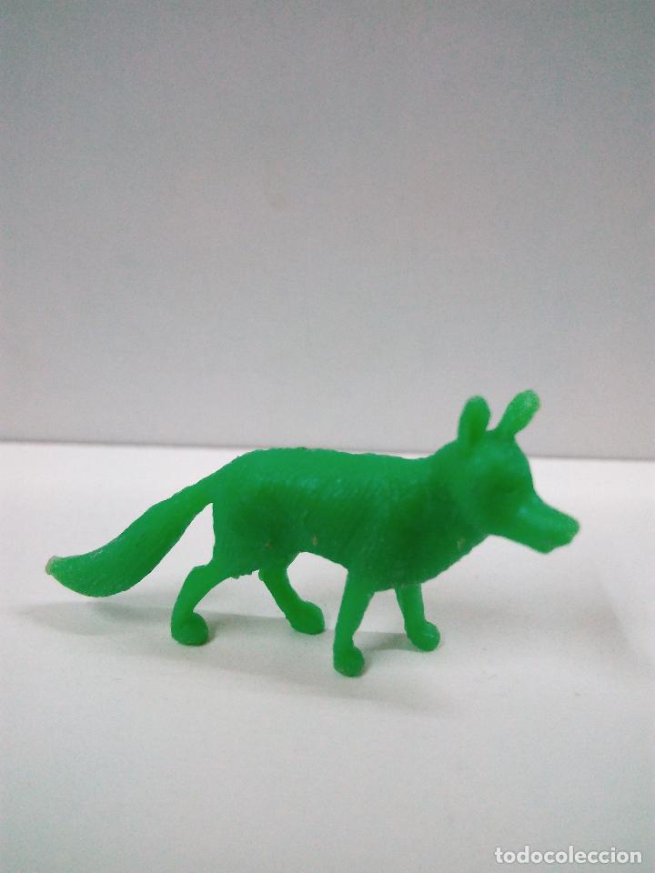 Figuras de goma y PVC: FIGURITA LOBO . DUNKIN - Foto 1