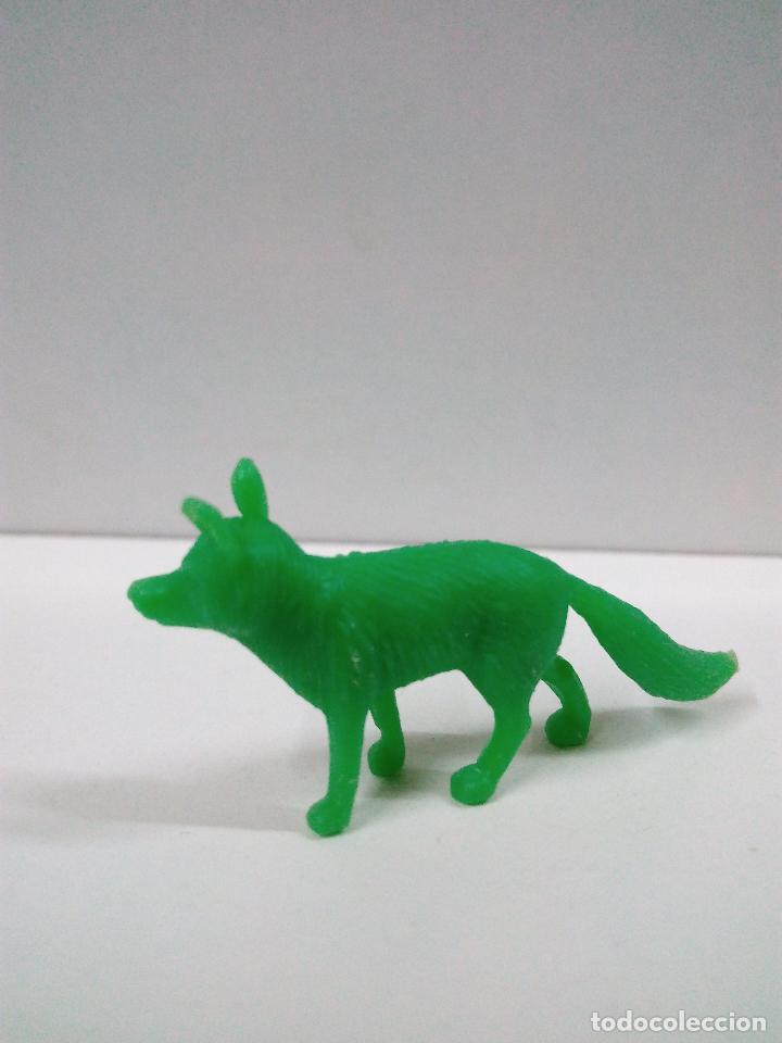 Figuras de goma y PVC: FIGURITA LOBO . DUNKIN - Foto 2