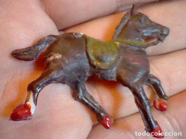 Figuras de goma y PVC: caballo goma 5 cms largo antiguo - Foto 1