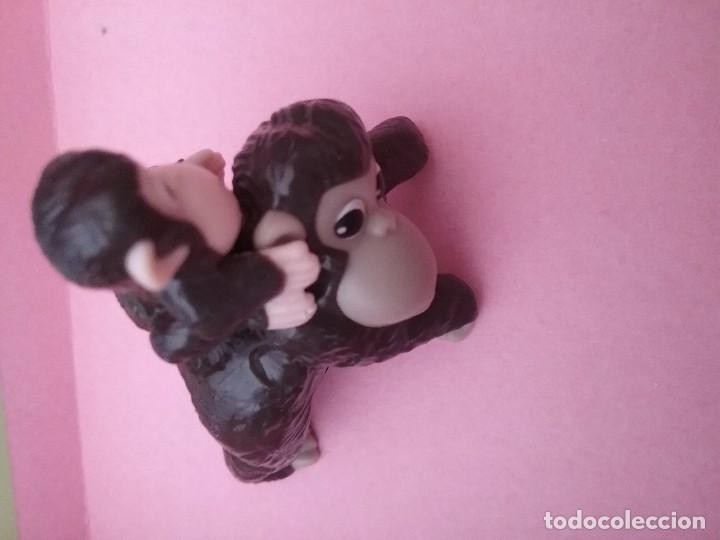 Figuras de Borracha e PVC: Familia chimpance. Huevo kinder