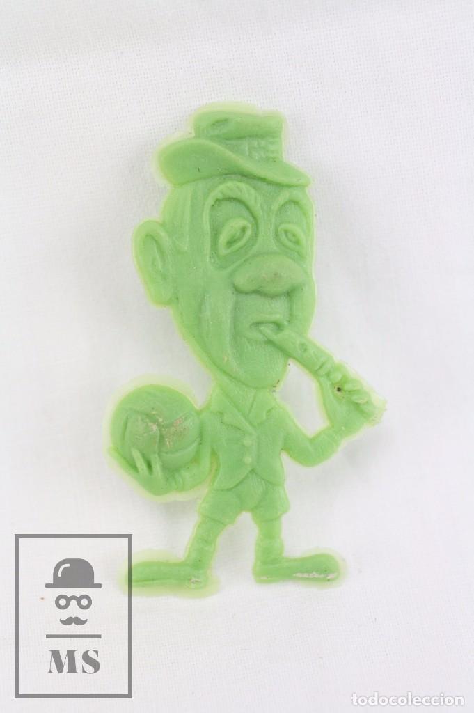 Figuras de Borracha e PVC: Figurita / Relieve de Pl&aacute;stico - &Aacute;rbitro de F&uacute;tbol - Color Verde - Altura 5 cm