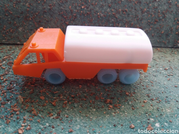 Figuras de goma y PVC: Cami&oacute;n Cisterna en Plastico. Pipero. - Foto 1