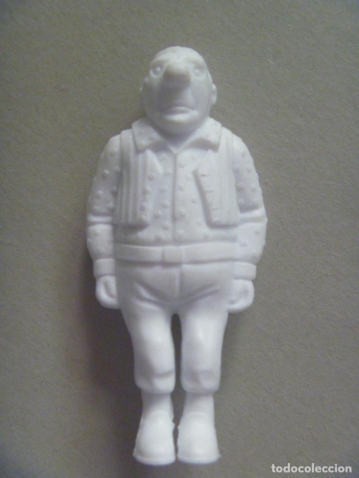 Figure di Gomma e PVC: FIGURA DE DUNKIN DE TINTIN  .. DETRAS PONE ESSO