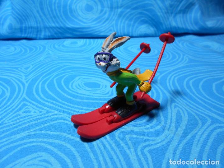 Figuras de goma y PVC: CONEJO BUGS BUNNY ESQUIANDO COMICS SPAIN 1990 REF (2) - Foto 2