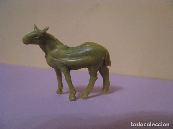 Figuras de goma y PVC: FIGURA DE MULA. 4 CM. - Foto 1