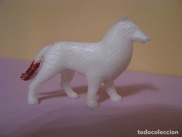Figuras de goma y PVC: FIGURA DE PERRO. 5 CM. - Foto 1