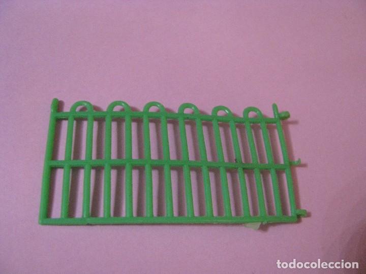 Figuras de goma y PVC: PIEZA VALLA DE JAULA DE ZOO COMANSI. - Foto 1