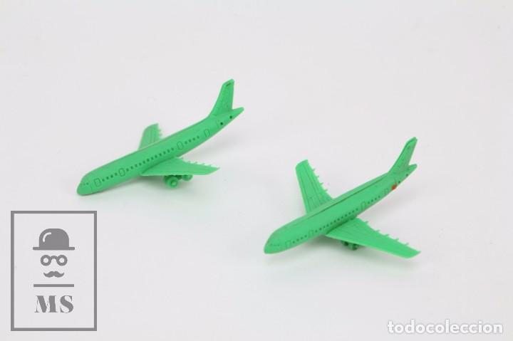 Gummi- und PVC-Figuren: Pareja de Figuras de Pl&aacute;stico Desmontables - Avi&oacute;n / Aviones de Tito - Verde - Piezas - Rareza