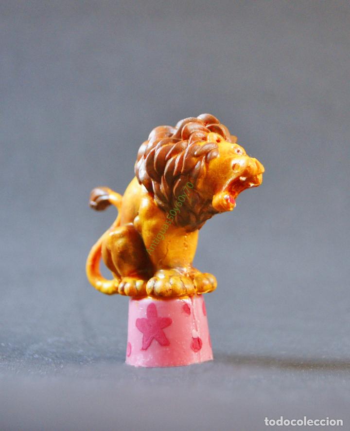 Figuras de goma y PVC: Figura de un leon del circo. - Foto 3