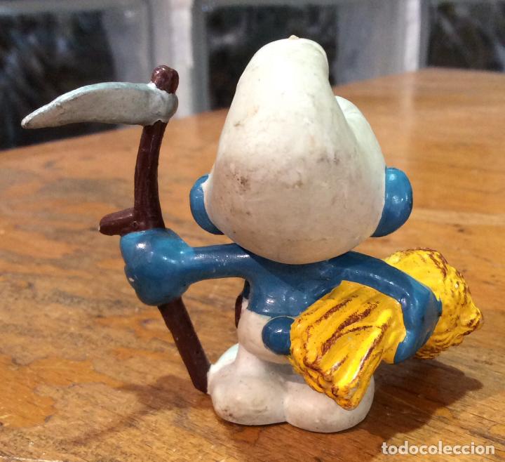Figuras de goma y PVC: ANTIGUO PITUFO GRANGERO - Foto 2