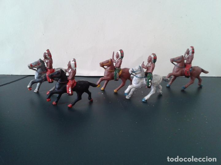 Figuras de goma y PVC: Indios Alca Capell de goma. 1964 - Foto 1