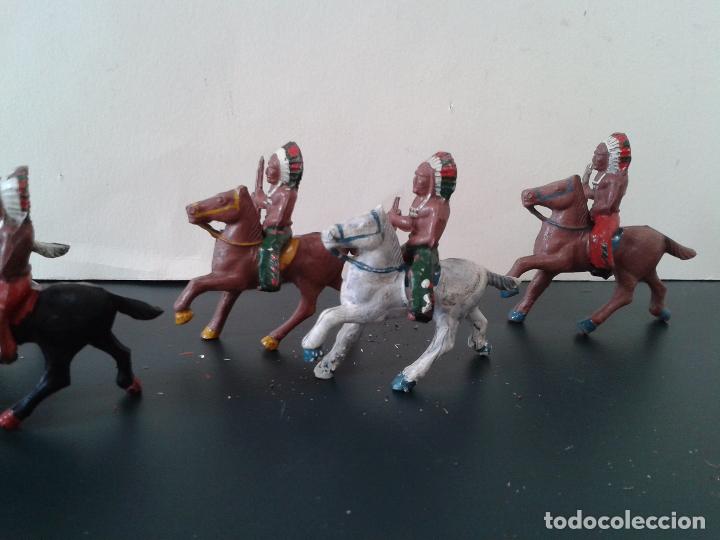 Figuras de goma y PVC: Indios Alca Capell de goma. 1964 - Foto 2