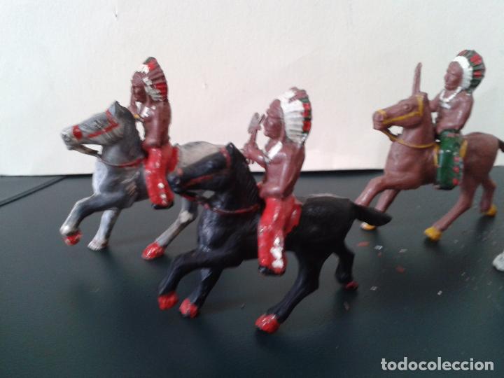 Figuras de goma y PVC: Indios Alca Capell de goma. 1964 - Foto 5