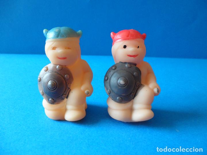 Figuras de goma y PVC: Lote de antiguos mu&ntilde;equitos de goma - Vikingos - Vikingas - Marca JOPI