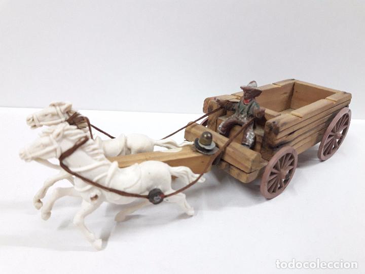 Figuras de goma y PVC: CARRETA DE MADERA CON CONDUTOR - Foto 1