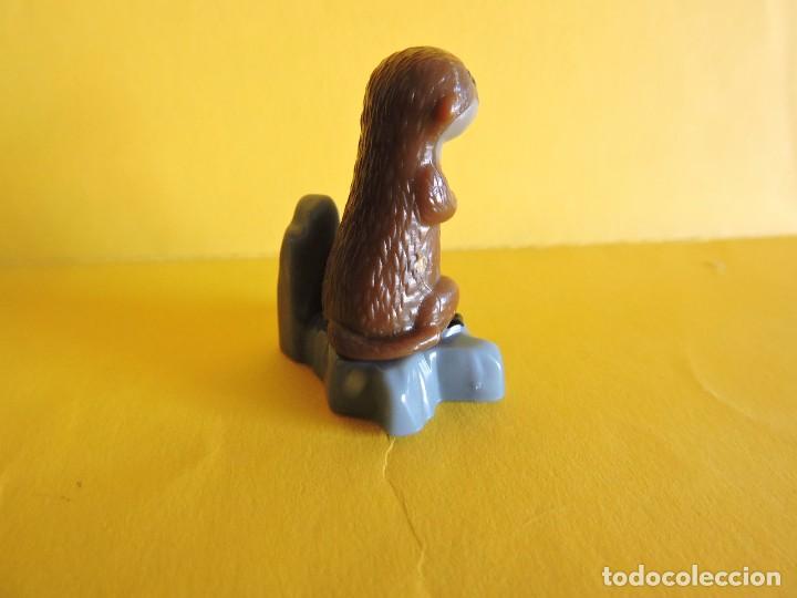 Figuras de goma Kinder: Kinder - BUSCANDO A DORY (FINDING DORY) - NUTRIA - SD308 - CON BZP - Foto 3