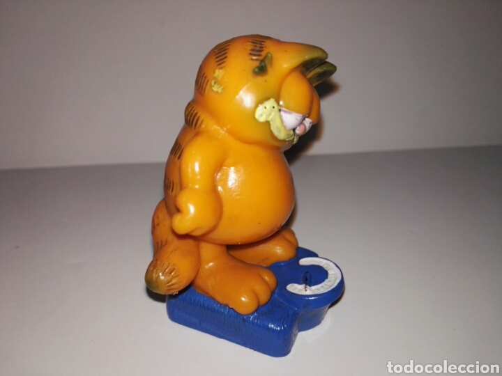 Figuras de goma y PVC: Figura Garfield PVC con b&aacute;scula ,Bully 1981 - Foto 4