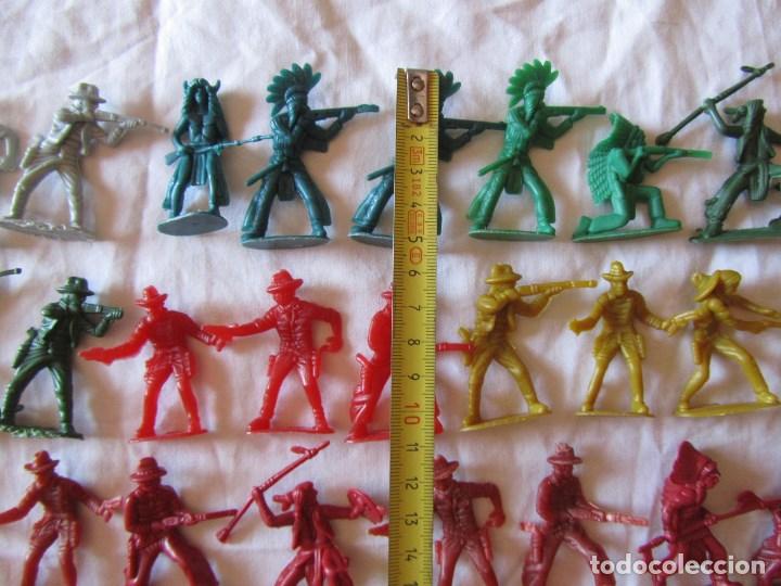 Figuras de goma y PVC: 54 indios y vaqueros de pl&aacute;stico - Foto 3