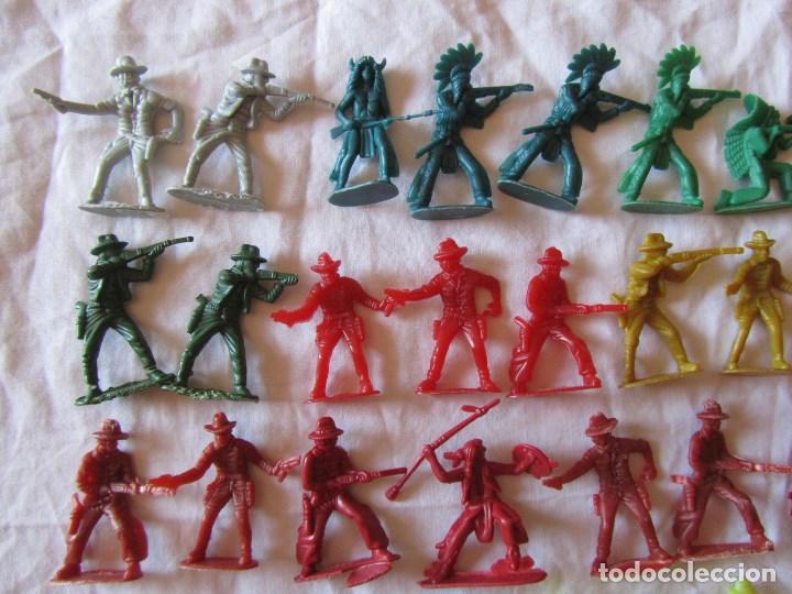 Figuras de goma y PVC: 54 indios y vaqueros de pl&aacute;stico - Foto 5