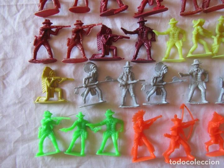 Figuras de goma y PVC: 54 indios y vaqueros de pl&aacute;stico - Foto 7
