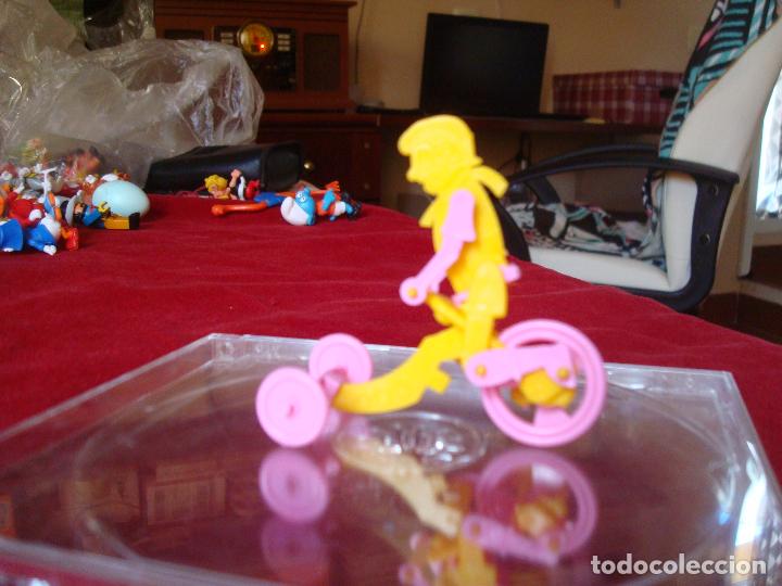 Kinder &Uuml;berraschung: kinder phoskitos dunkin a&ntilde;os 80 triciclo articulado 6 cm de altura