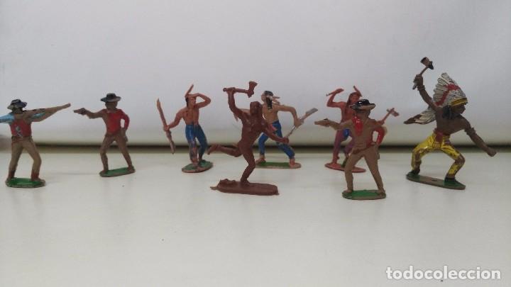 Figuras de goma y PVC: lote de indios y vaqueros de  pech y jecsan antiguos - Foto 1