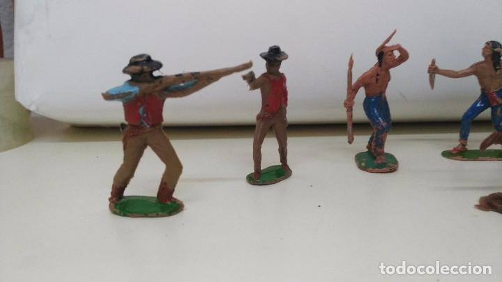 Figuras de goma y PVC: lote de indios y vaqueros de  pech y jecsan antiguos - Foto 2