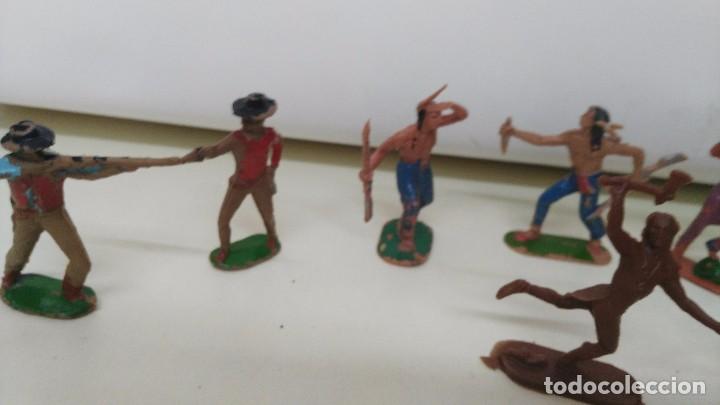 Figuras de goma y PVC: lote de indios y vaqueros de  pech y jecsan antiguos - Foto 7