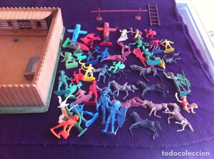 Figuras de goma y PVC: Fuerte Comansi y lote de figuras - Foto 3