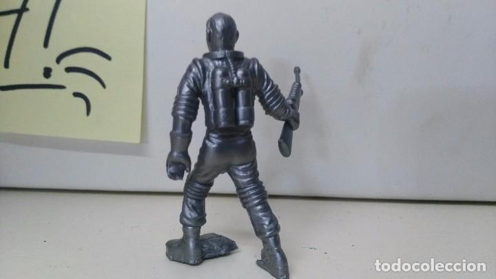 Figuras de goma y PVC: antiguas figuras de comansi astronauta - Foto 2