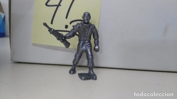Figuras de goma y PVC: antiguas figuras de comansi astronauta - Foto 3