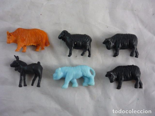 Figuras de goma y PVC: Lote 6 Figura Dunkin - Foto 1