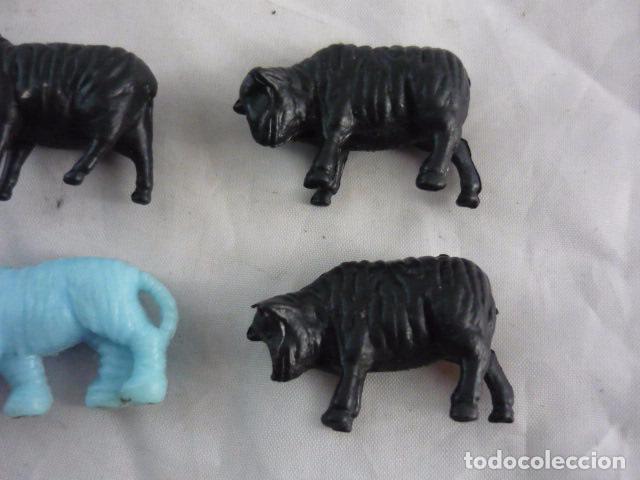 Figuras de goma y PVC: Lote 6 Figura Dunkin - Foto 3