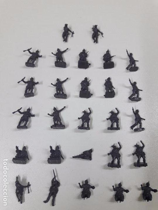 Figuras de goma y PVC: LOTE DE SOLDADITOS MONTAPLEX - Foto 1