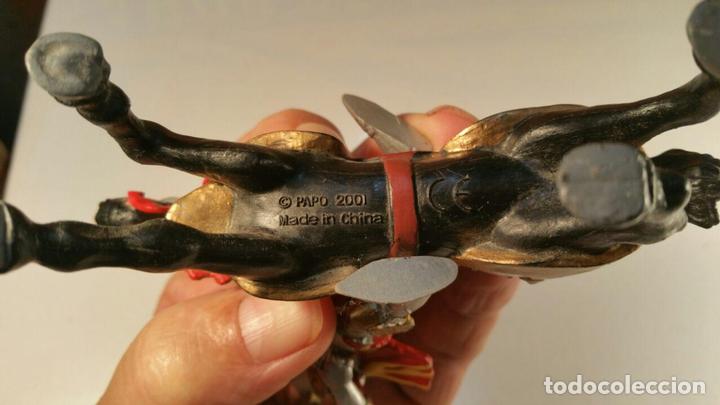 Figuras de goma y PVC: PAPO 2001 - CABALLERO MEDIEVAL A CABALLO - Foto 4
