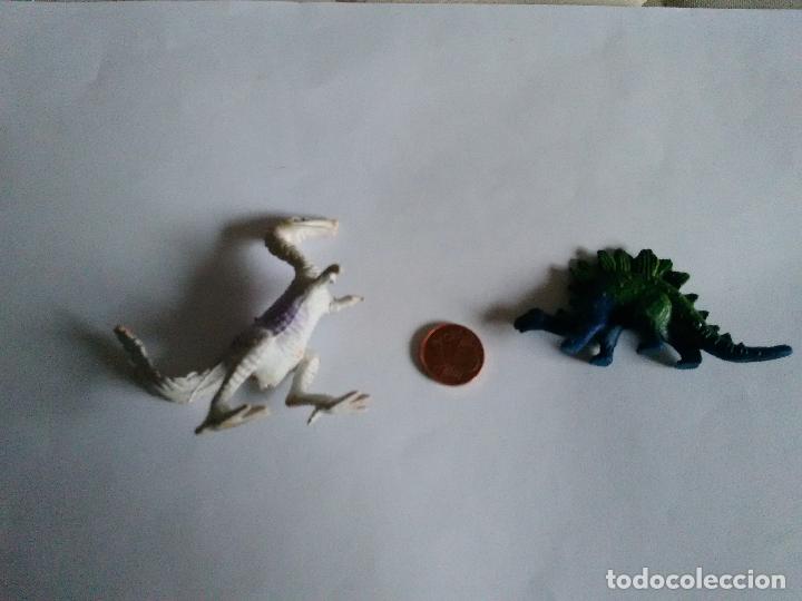 Figuras de goma y PVC: Lote 2 figuritas de pl&aacute;stico de los dinosaurios - Foto 1