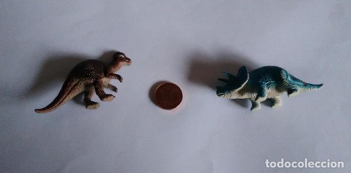 Figuras de goma y PVC: Lote 2 figuritas de pl&aacute;stico de los dinosaurios - Foto 1