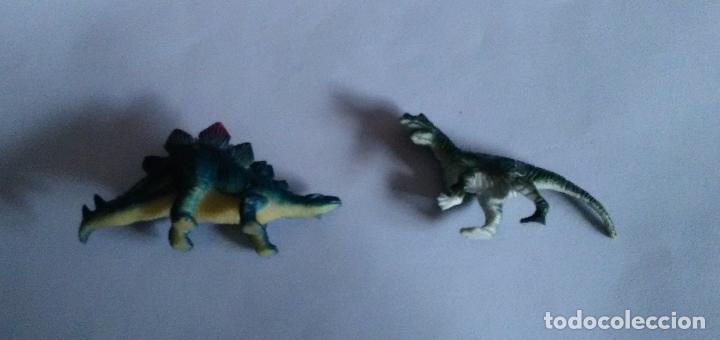 Figuras de goma y PVC: Lote 2 figuritas de pl&aacute;stico de los dinosaurios - Foto 1