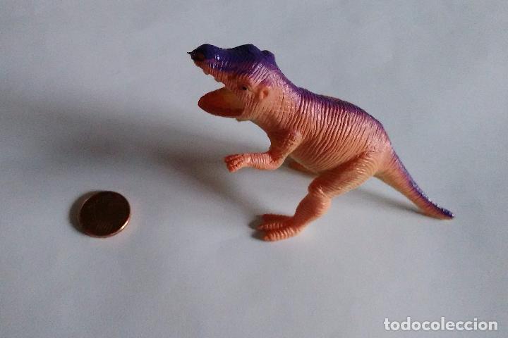Figuras de goma y PVC: Figurita de pl&aacute;stico de los dinosaurios - Foto 1