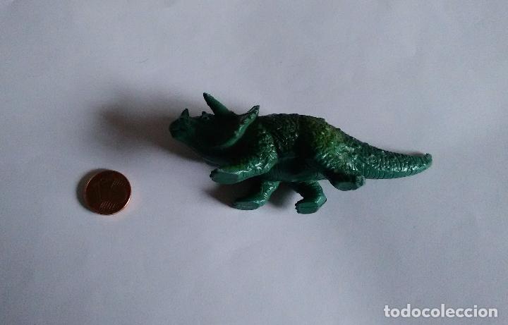 Figuras de goma y PVC: Figurita de pl&aacute;stico de los dinosaurios - Foto 1
