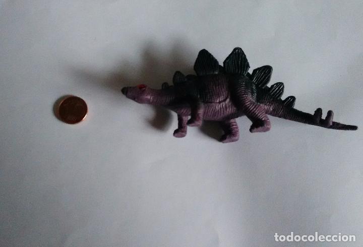 Figuras de goma y PVC: Figurita de pl&aacute;stico de los dinosaurios - Foto 1