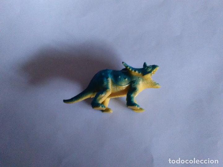 Figuras de goma y PVC: Figurita de pl&aacute;stico de los dinosaurios - Foto 1
