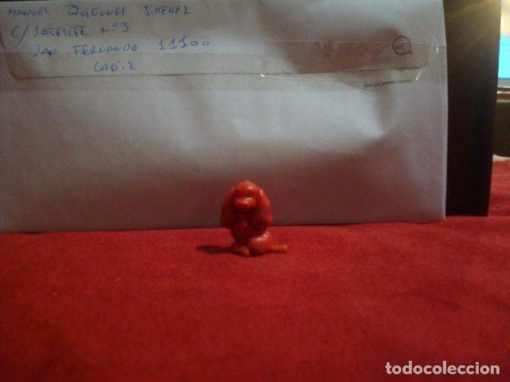 Figuras de goma y PVC: DUNKIN PHOSKITOS DANONE PERRO COLOR ROJO - Foto 1