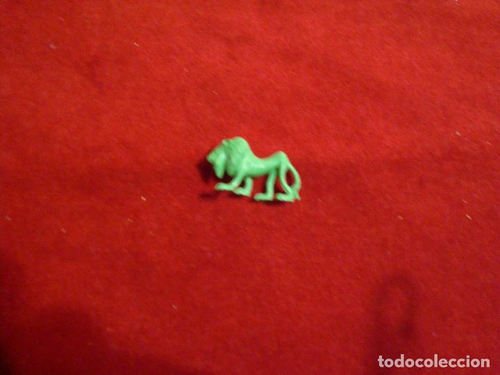 Figuras de goma y PVC: DUNKIN PHOSKITOS DANONE LEON LUCKY LUKE - Foto 1