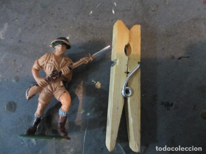 Figuras de goma y PVC: soldado ingles de plastico pech - Foto 1